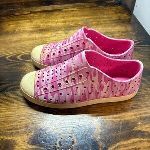 Native Jefferson Pink‎ Camo Slip On Shoes Size J3